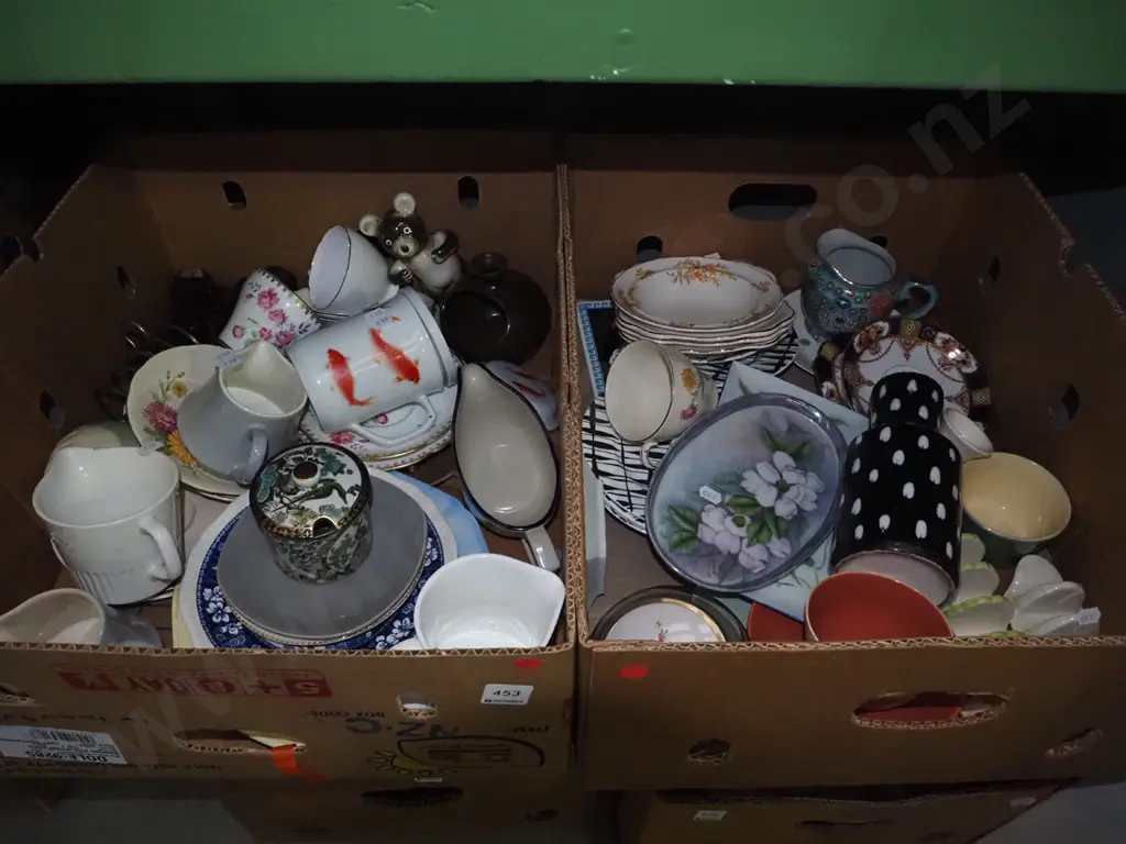 2 boxes; cups, bowls, vases, toast racks etc Image 1++