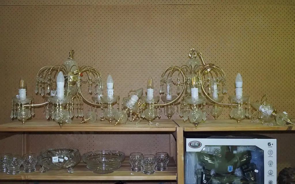 2x bulb pendant chandeliers with matching 2x wall mounted lights Image 1++
