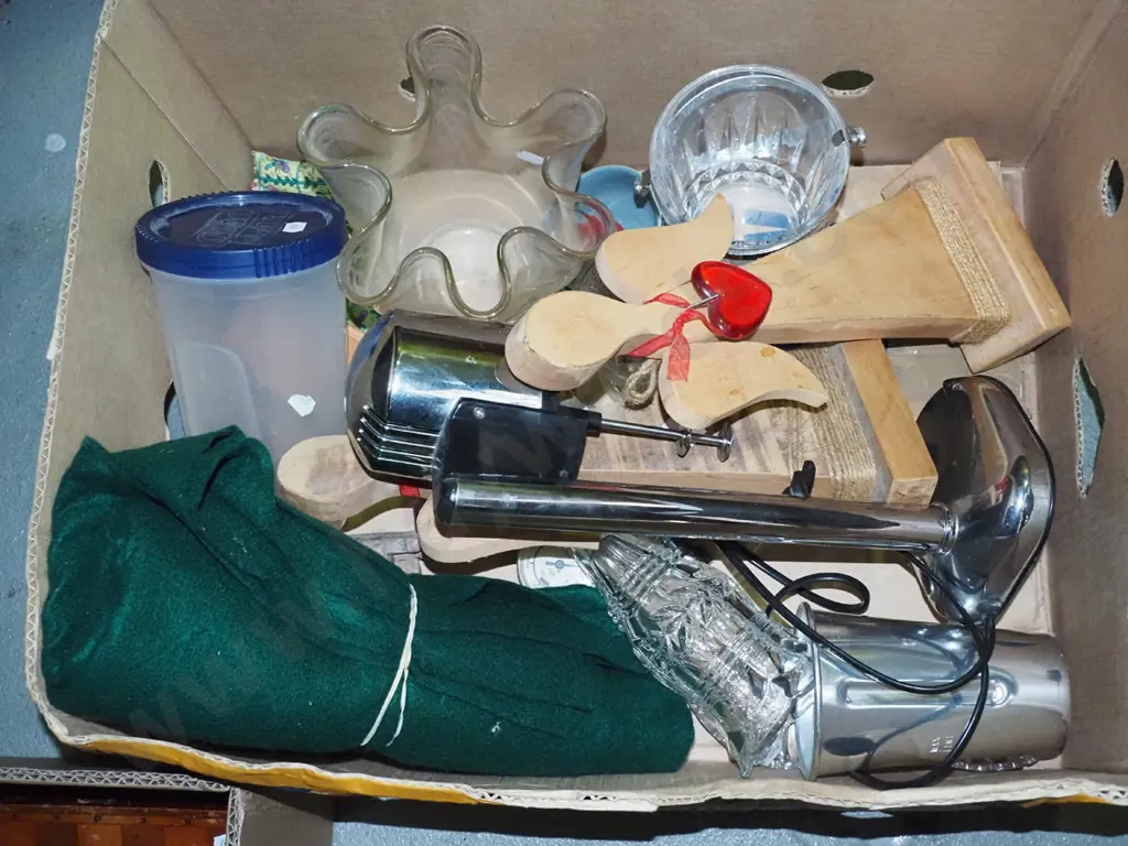 box; milkshake maker, ice bucket, green felt etc Image 1++