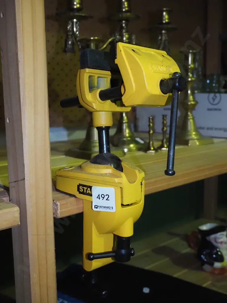 Stanley bench mounted hobby vice Image 1++