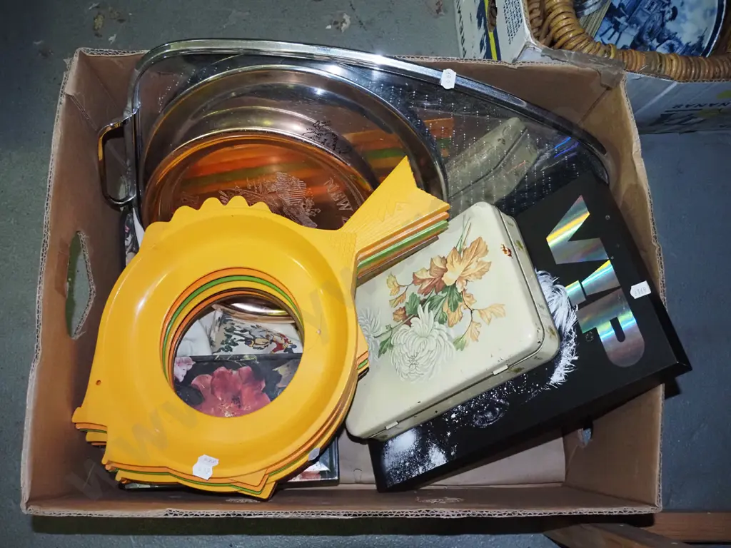 box; plated trays, tins, fish themed paper plate holders etc Image 1++