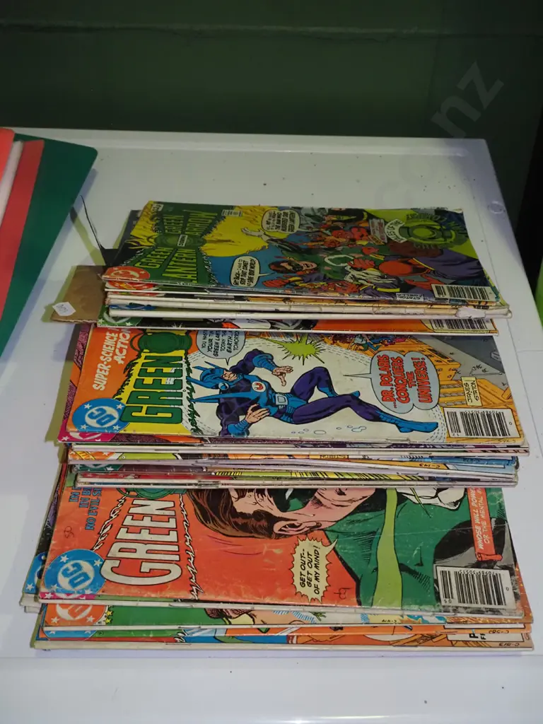stack of green Lantern comics Image 1++