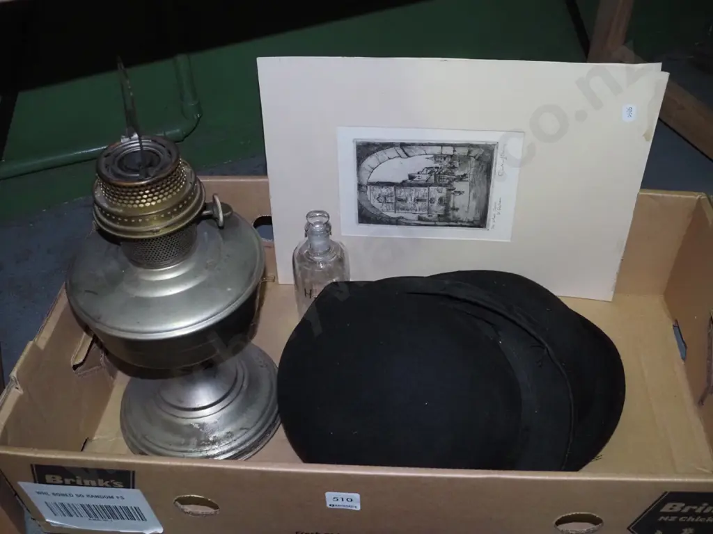 part kerosene lantern, chemist bottles, 2 gents hats etc Image 1++