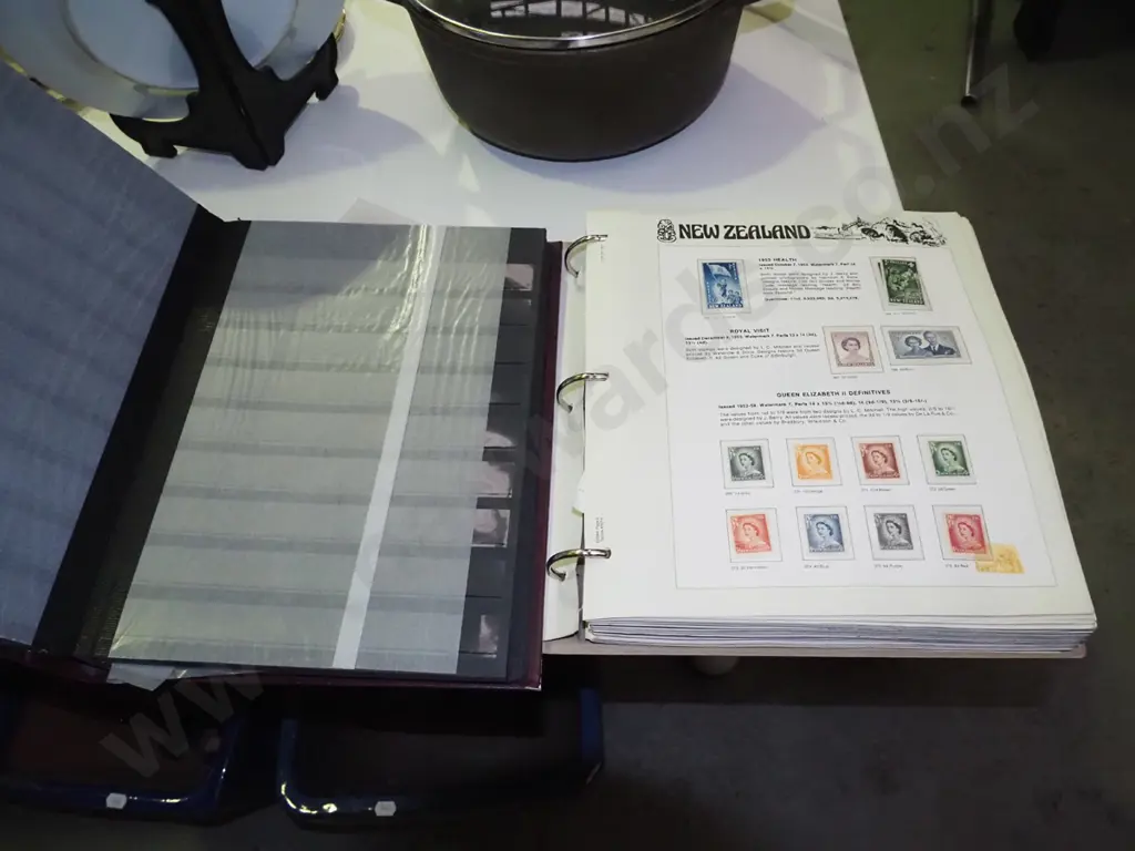 2 stamp albums Image 1++