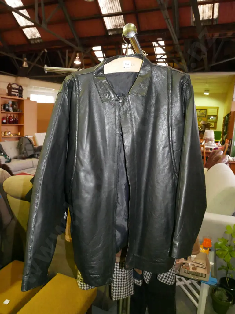 ladies leather jacket - size unknown Image 1++