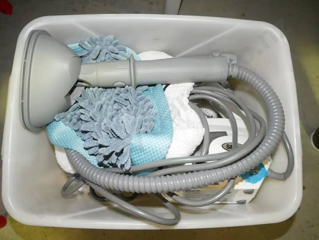Shark steam cleaner in plastic tub Image 1++
