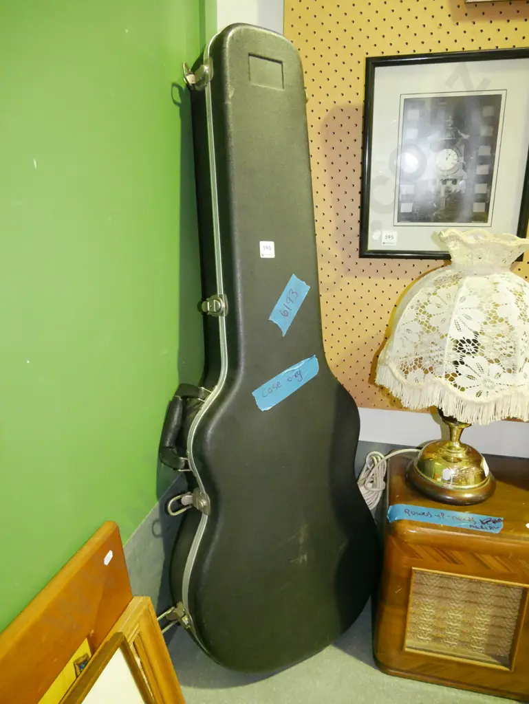 hard guitar case Image 1++