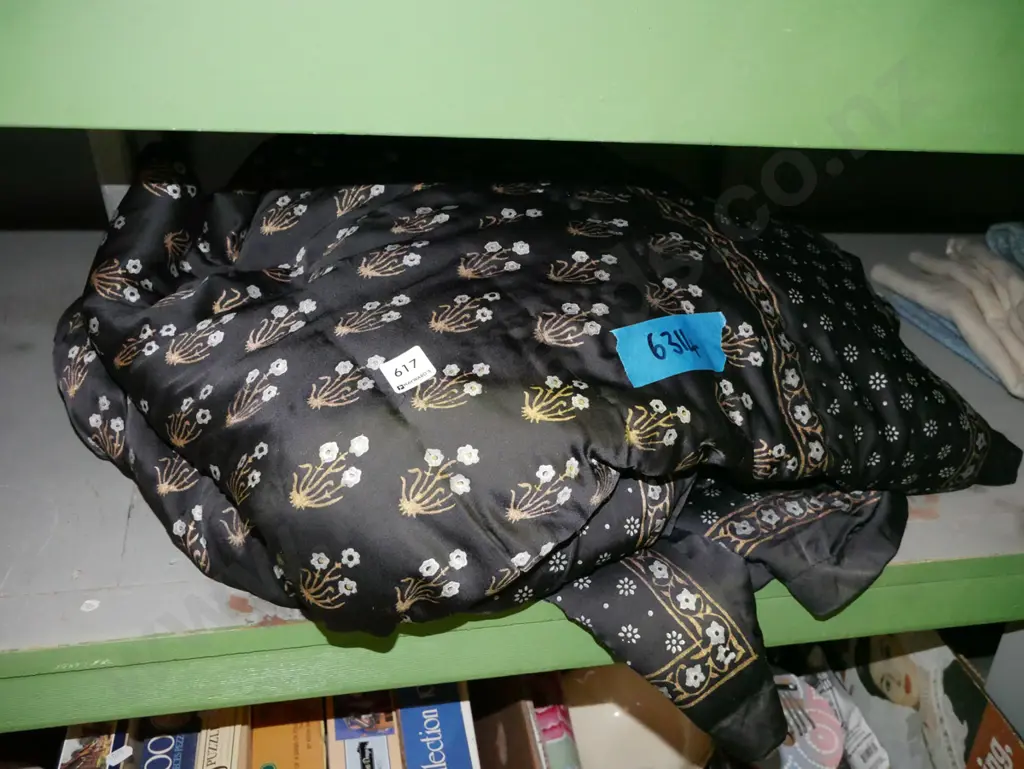 black floral print bed cover Image 1++