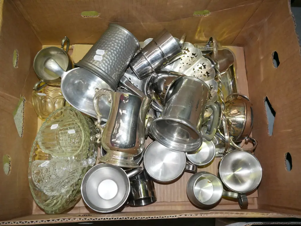 box; cups, plated ware, bowls etc Image 1++