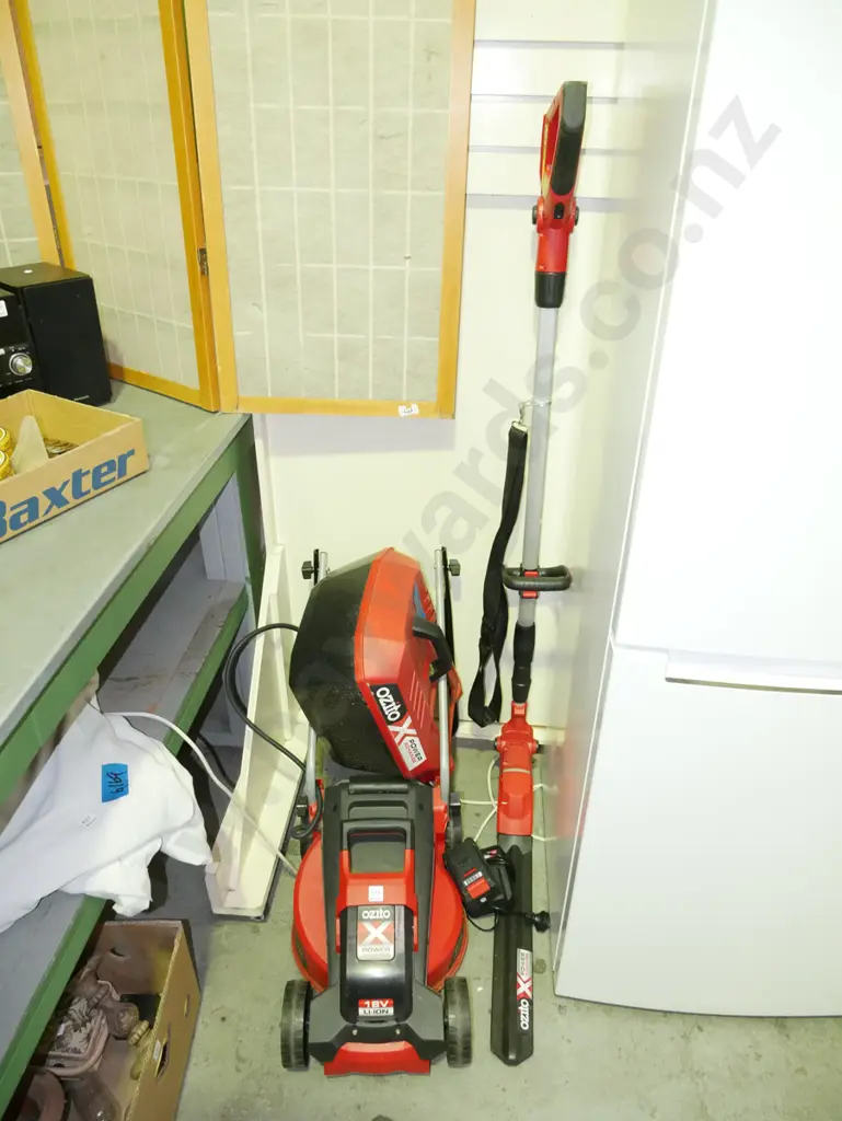 Ozito 18V electric  lawn mower, hedge trimmer with battery and charger  Image 1++