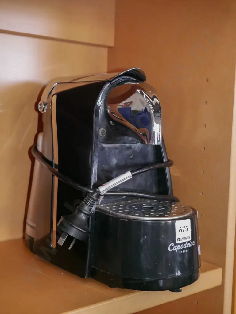Capodcino chrome pod coffee machine Image 1++