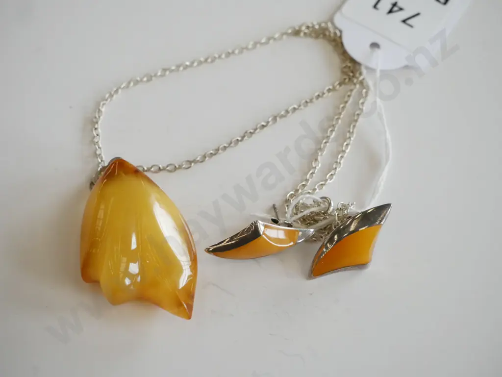 necklace & earring set Image 1++