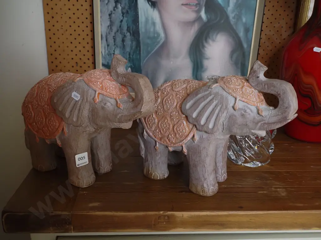 2x carved wooden elephants Image 1++