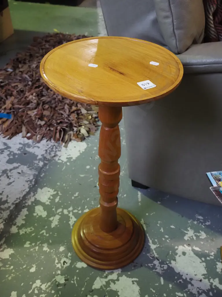 turned rimu jardiniere stand Image 1++