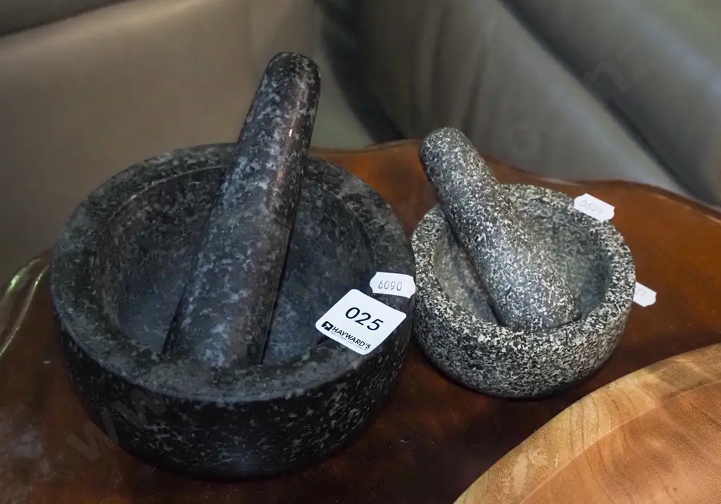 2x stone mortar and pestles Image 1++