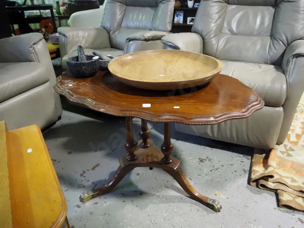 mahogany pedestal end table - varnish needs attention Image 1++
