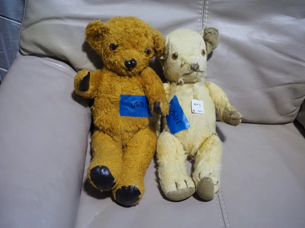 2x vintage teddy bears Image 1++