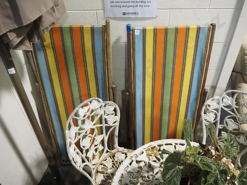 2x striped retro sun loungers Image 1++