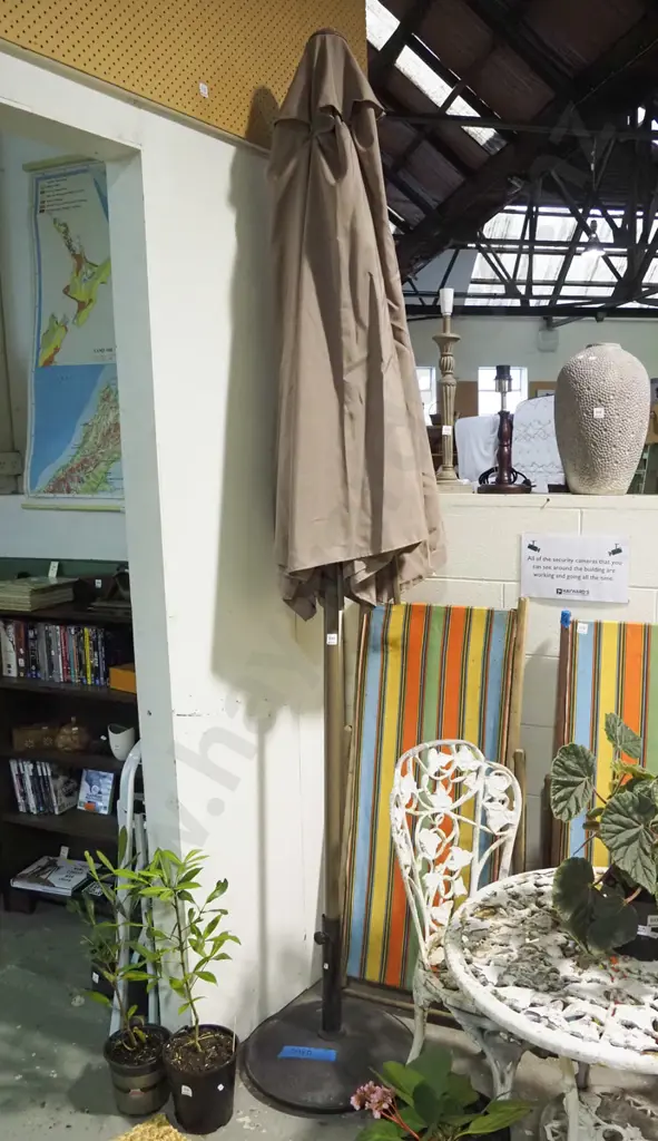 sun umbrella on stand Image 1++