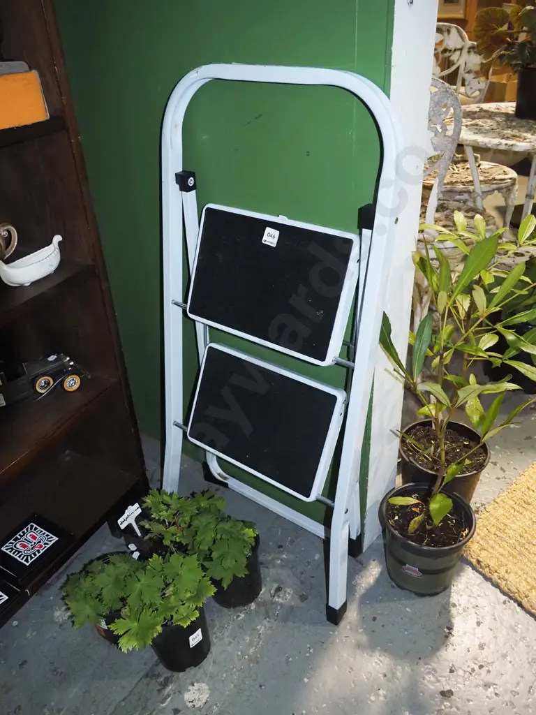 2-step kitchen step stool Image 1++