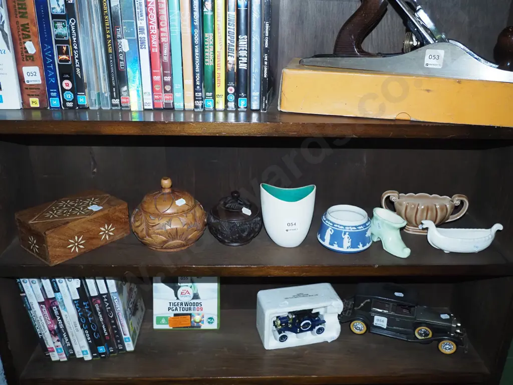 shelf; wooden cover pots, trinket box, vases etc Image 1++