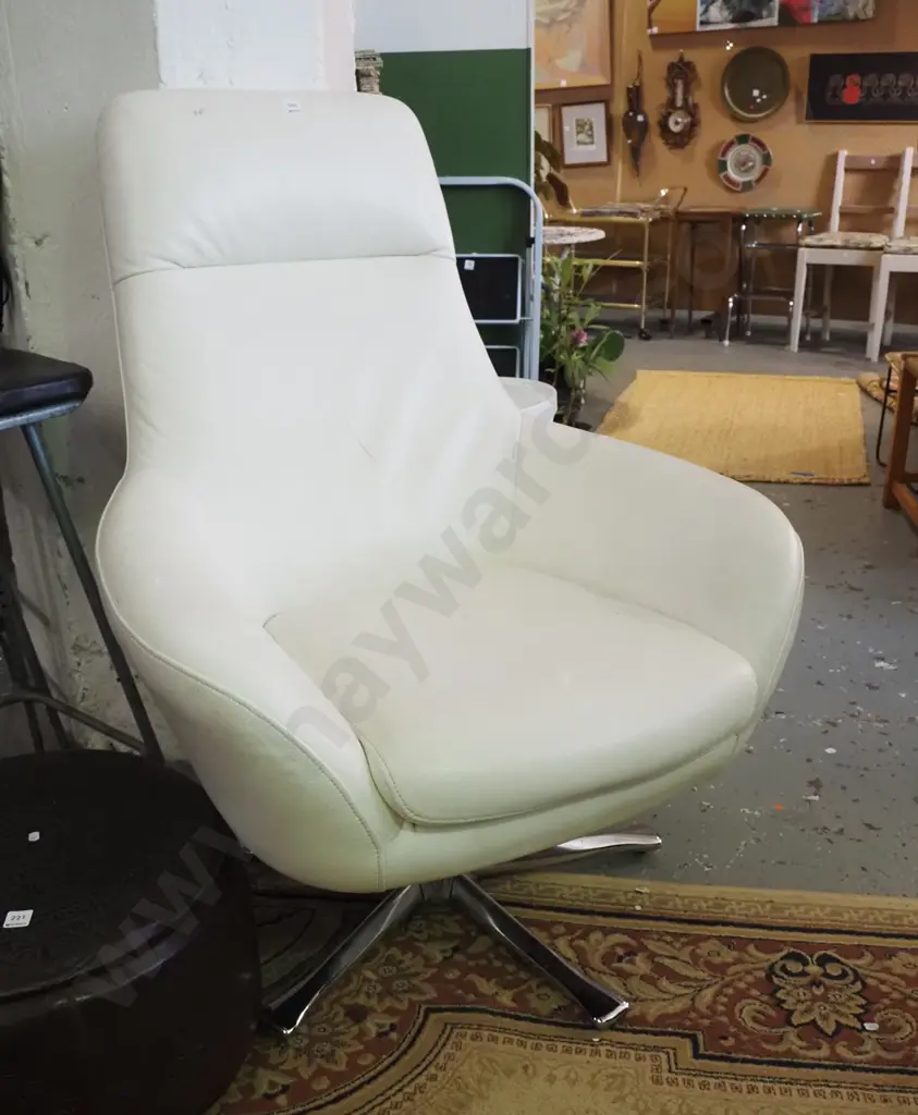 cream vinyl upholstered swivel chair Image 1++