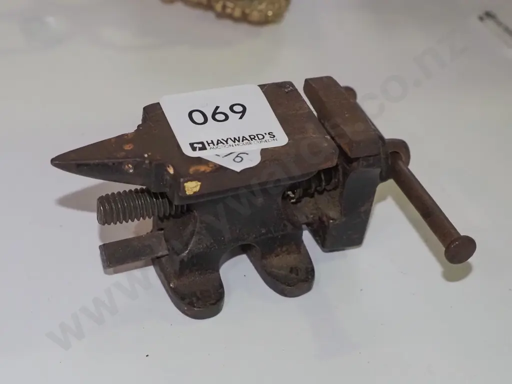 very small hobby vice/anvil Image 1++