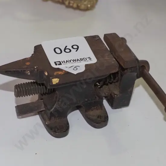 very small hobby vice/anvil
