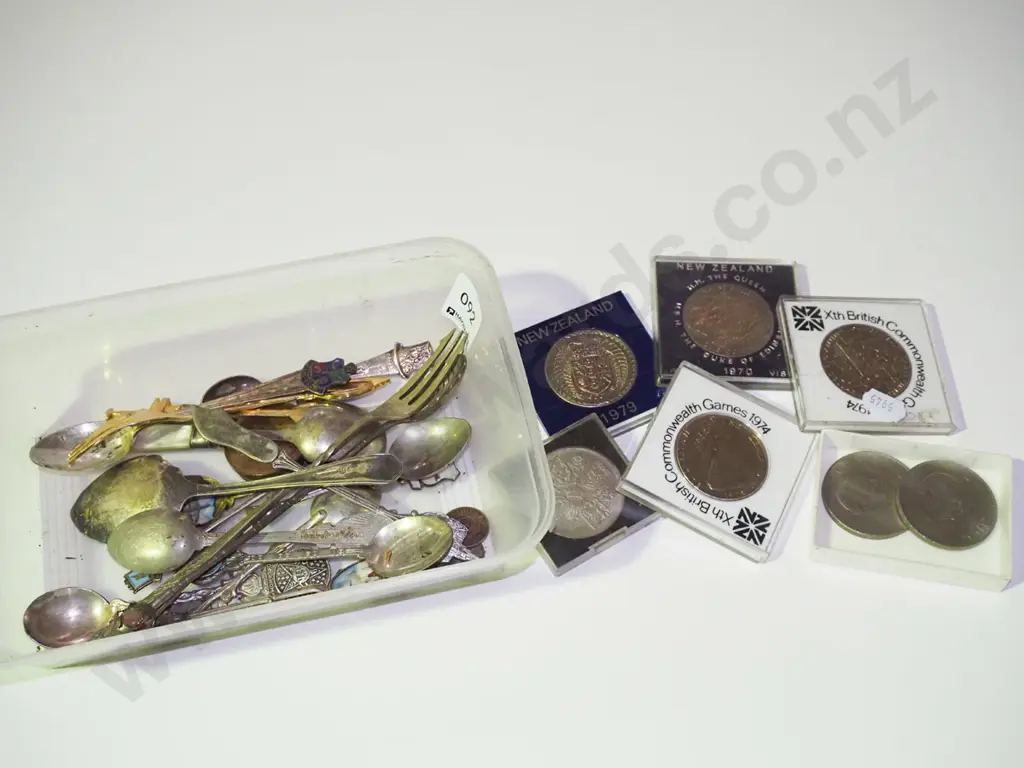 tray; collectors coins, teaspoon Image 1++