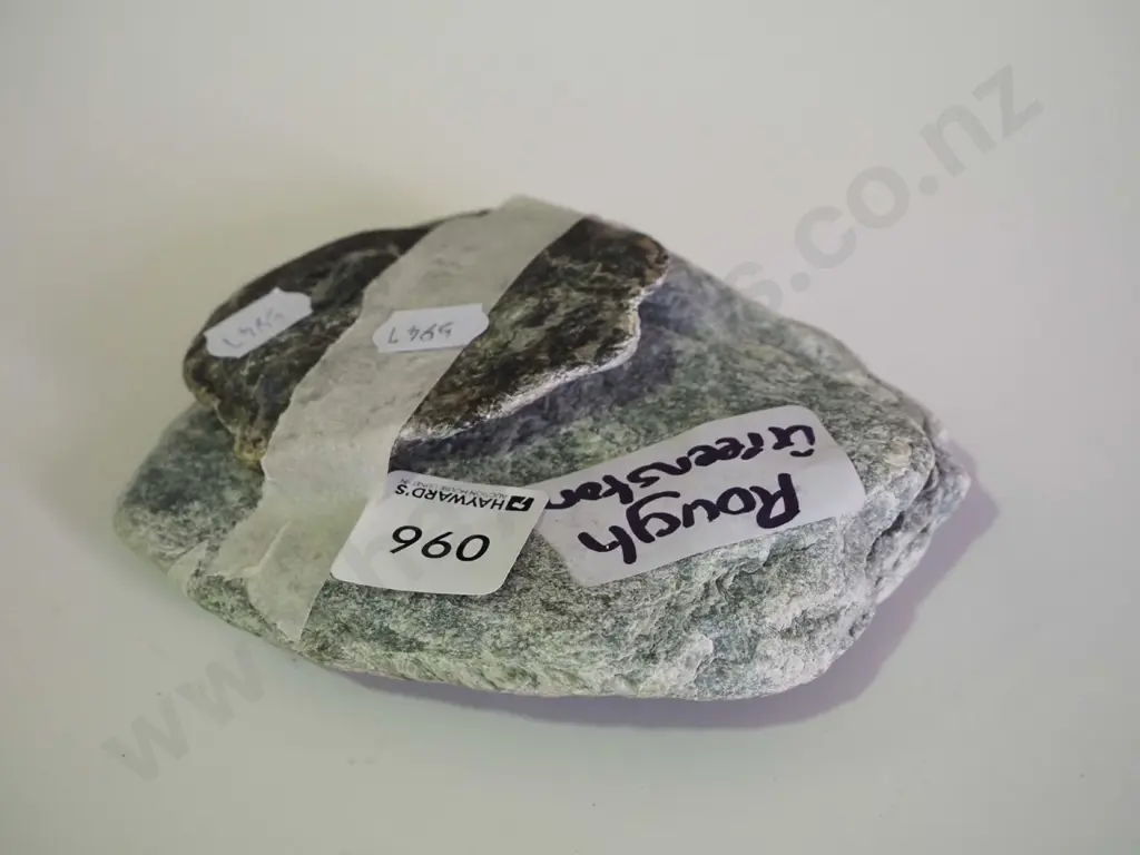 2x pieces of green stone Image 1++