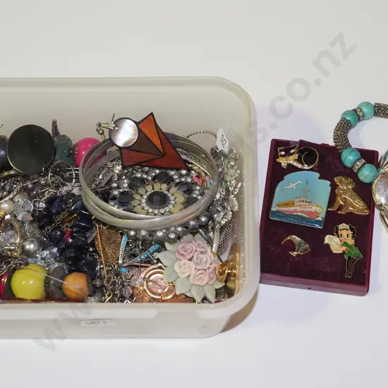 tray of costume jewellery