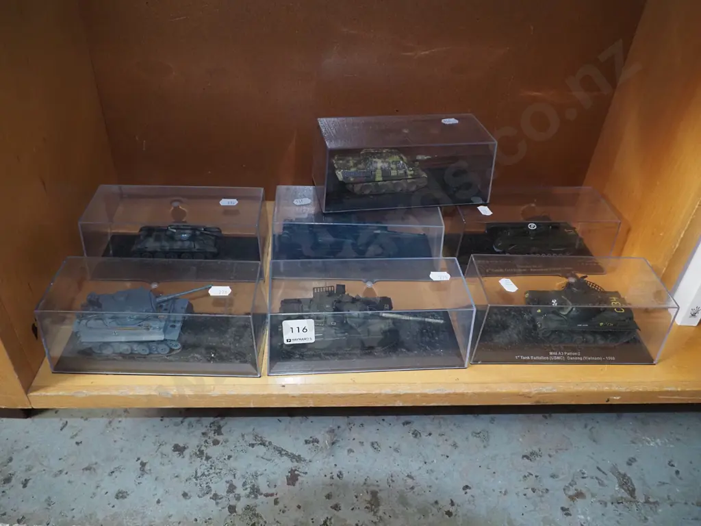 7x boxed models of tanks Image 1++
