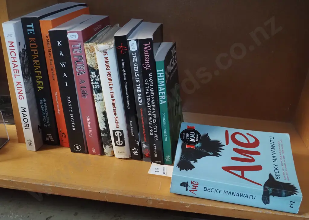 Maori books Image 1++