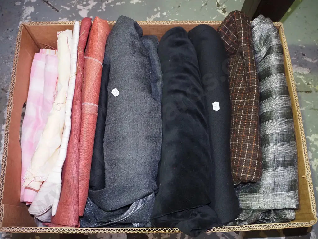 box of fabric Image 1++