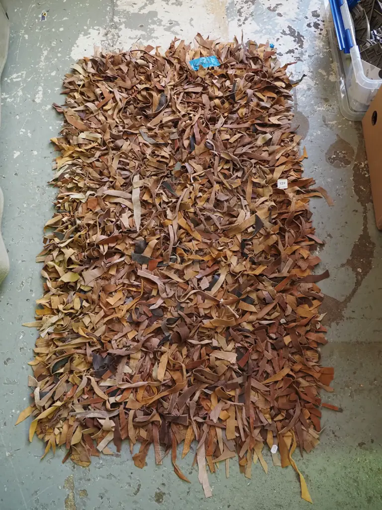 scrap leather floor mat L-1100 W-630 Image 1++