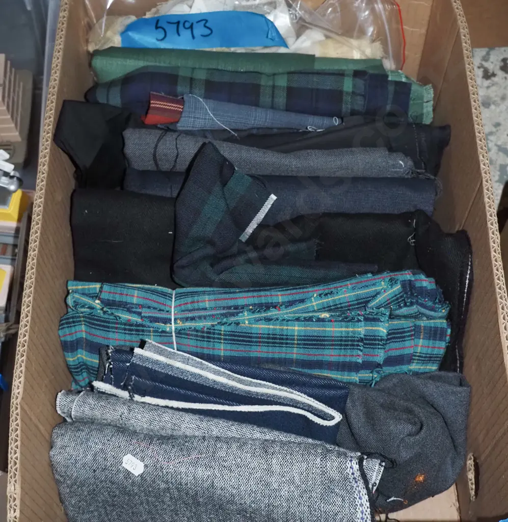 box of fabric Image 1++