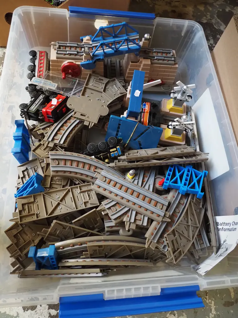 storage container of childs train set Image 1++