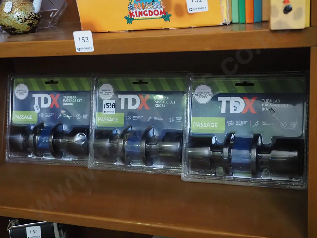 3x as-new TDX Passage door knob sets Image 1++