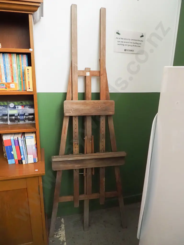 large artist's easel Image 1++