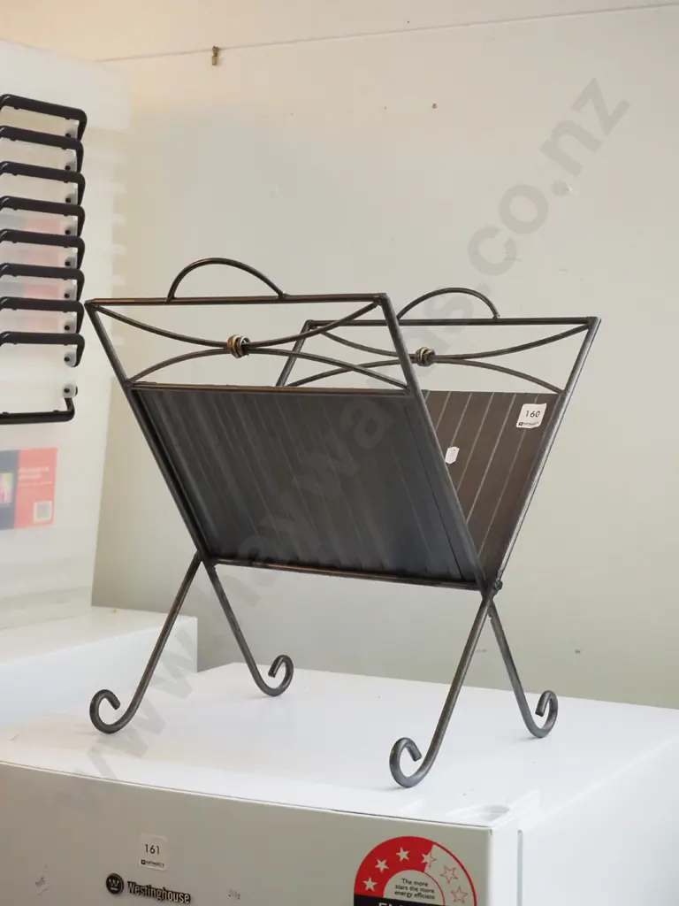 metal magazine rack Image 1++