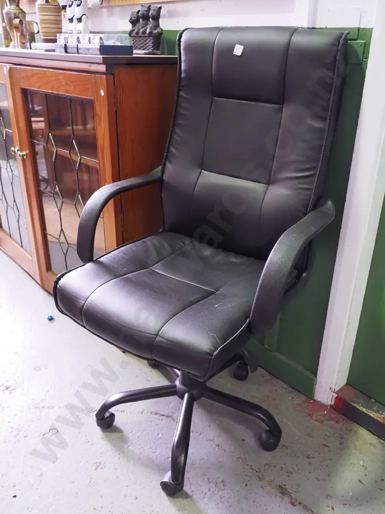 black vinyl office chair Image 1++
