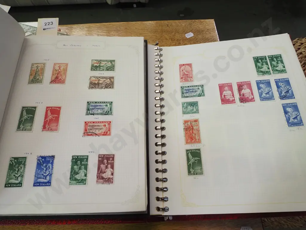 2x stamp albums Image 1++