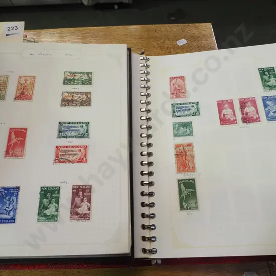 2x stamp albums