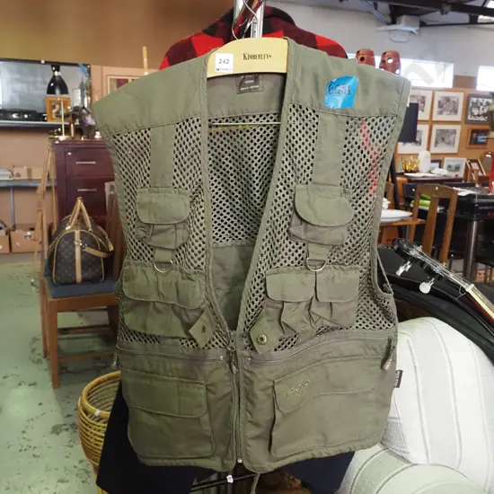 size M fishing vest
