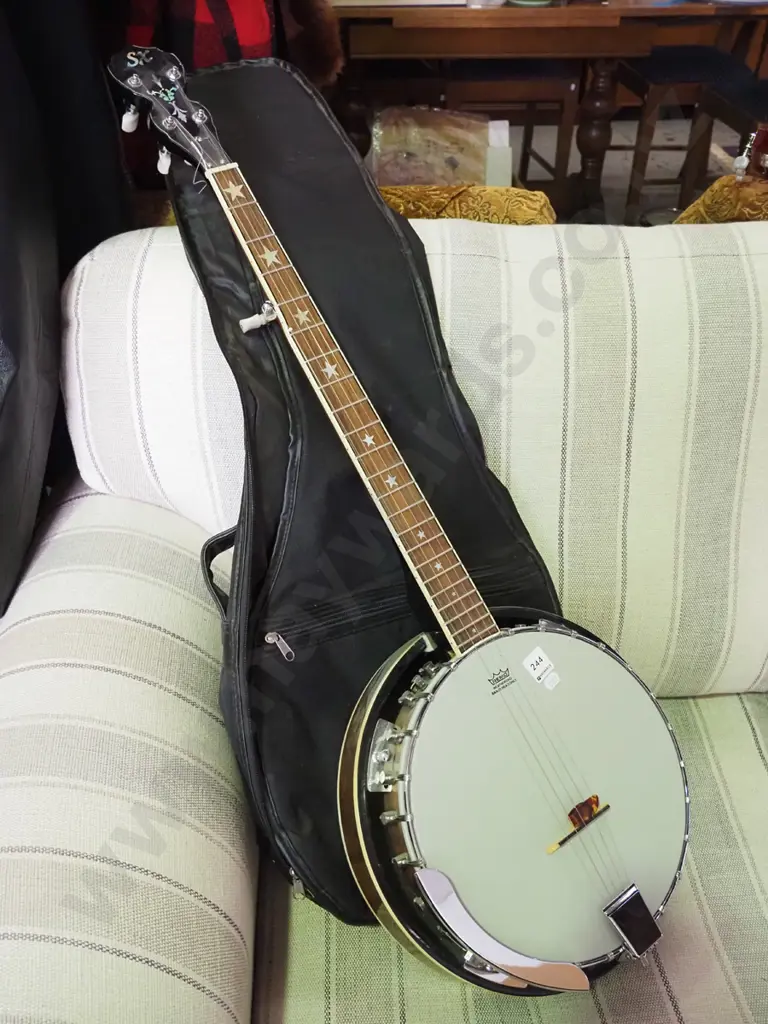 SX banjo with soft gig bag Image 1++
