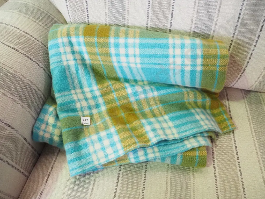 checked woollen blanket Image 1++