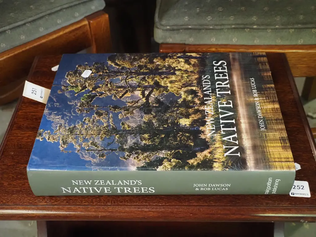 large book NZ Native Trees Image 1++