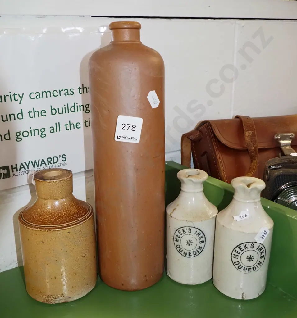 gin bottle, 3 ink bottles Image 1++