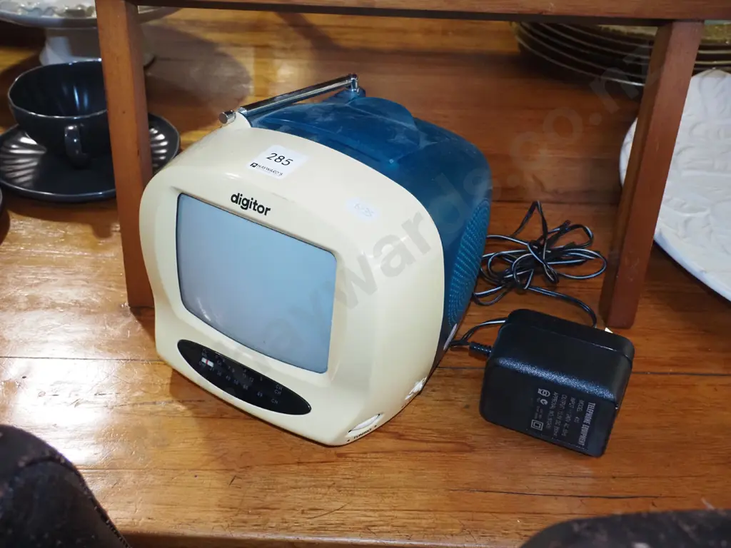 small portable Digitor TV Image 1++