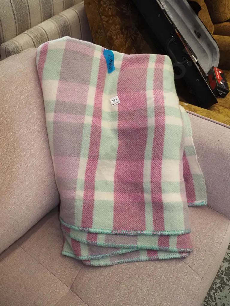 checked woollen blanket Image 1++